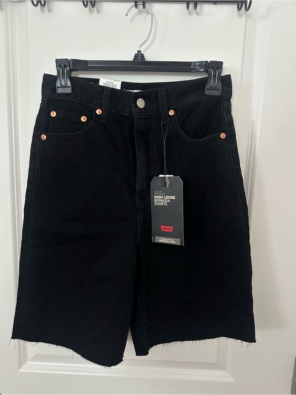 Levi’s premium high loose long Bermuda jorts size 25